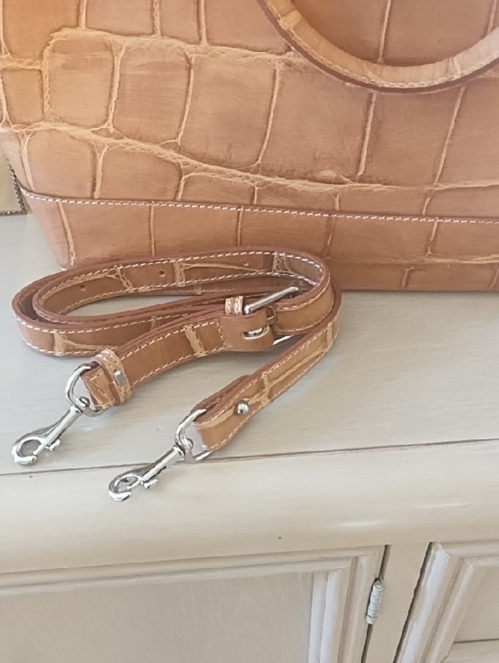 Tan Dooney and Bourke handbag - Picture 6 of 7